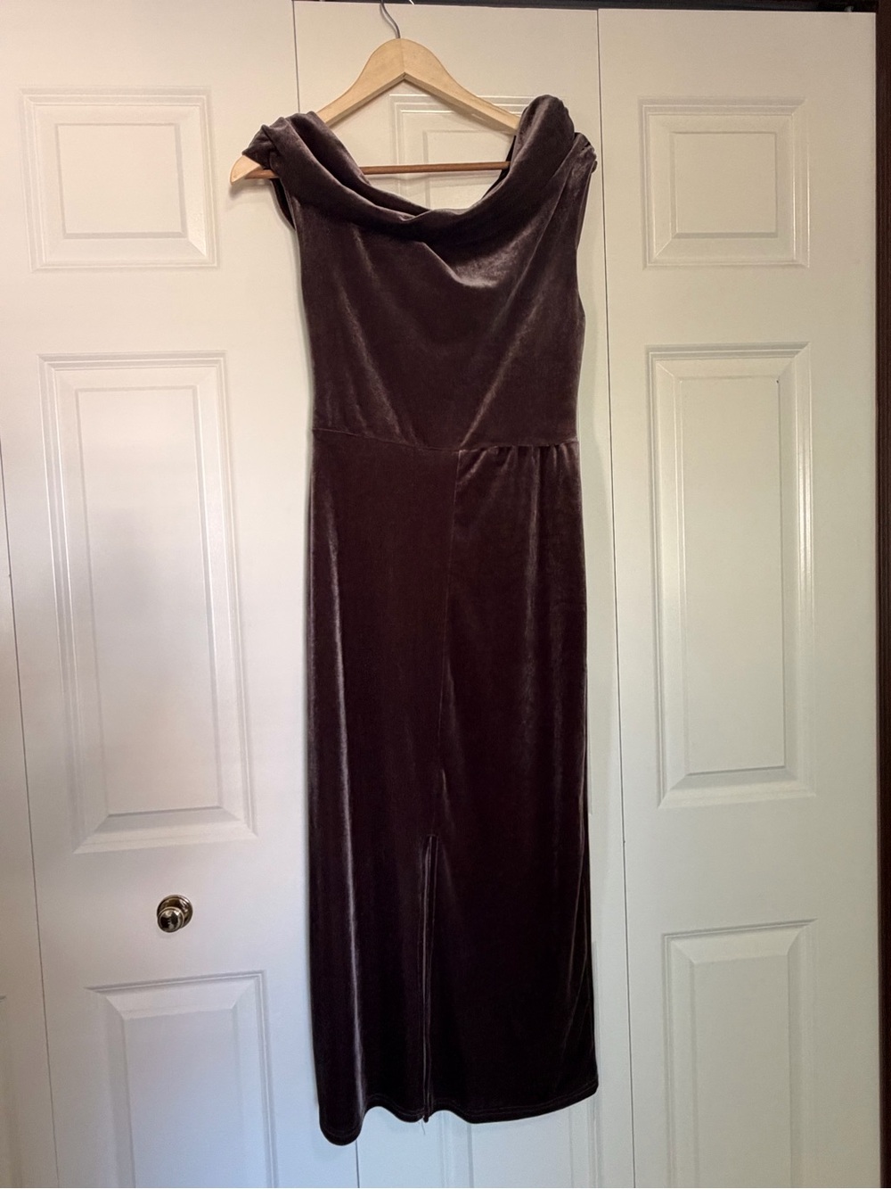 Astr The Label One-Shoulder Velvet Midi Dress wedding guest - Picture 4 of 4